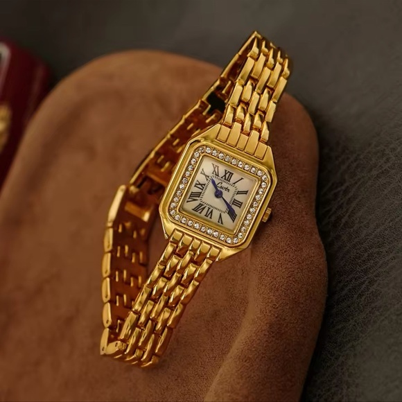 Panthere Classic Gold Crystal Stainless Steel Gold Watch - Picture 5 of 14